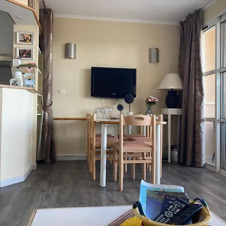 Apartment 3 Pieces Avec Piscine Et Parking A Saint-raphael - Fr-1-504-591