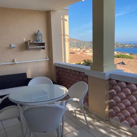 3 Pieces Avec Piscine Et Parking A Saint-raphael - Fr-1-504-591 *