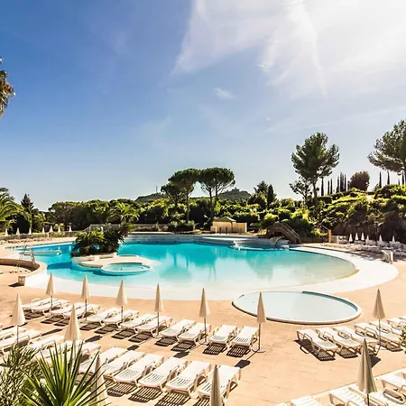 3 Pieces Avec Piscine Et Parking A Saint-raphael - Fr-1-504-591 *